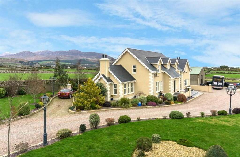 Tara House Hotel Annalong Exterior photo